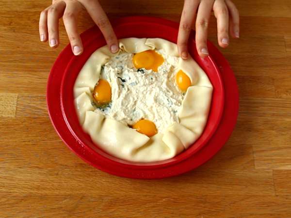 Ispanak, ricotta ve yumurtalı börek - İtalyan Torta Pasqualina - Hazırlık adım 6