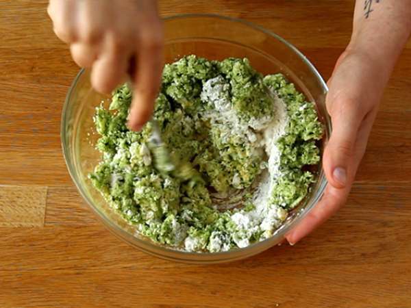 Kabak ve beyaz peynir köftesi - Hazırlık adım 4