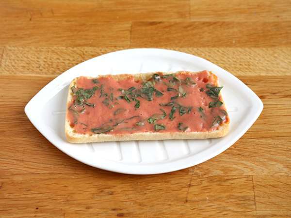 Somon, mozzarella ve dereotlu panini - Hazırlık adım 1