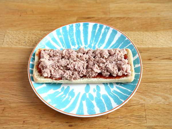 Ton balıklı, domatesli ve kaparili panini - Hazırlık adım 2