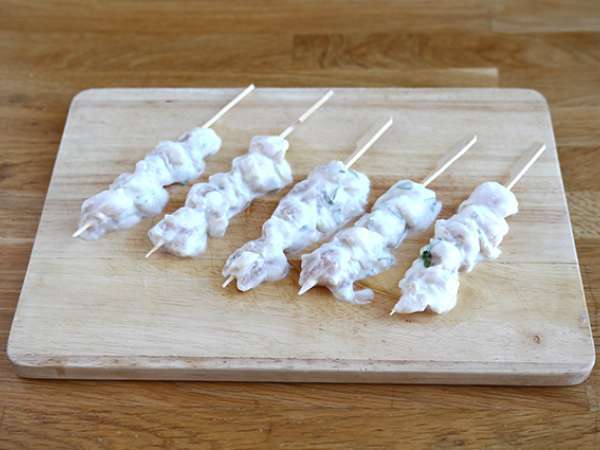 Yoğurt/limon soslu marine edilmiş tavuk şiş - Hazırlık adım 3