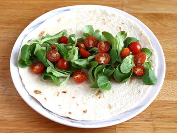 Chorizo, avokado ve domatesli sandviç dürüm - Hazırlık adım 1