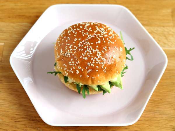 Karides, avokado ve kişnişli sandviç - Hazırlık adım 4