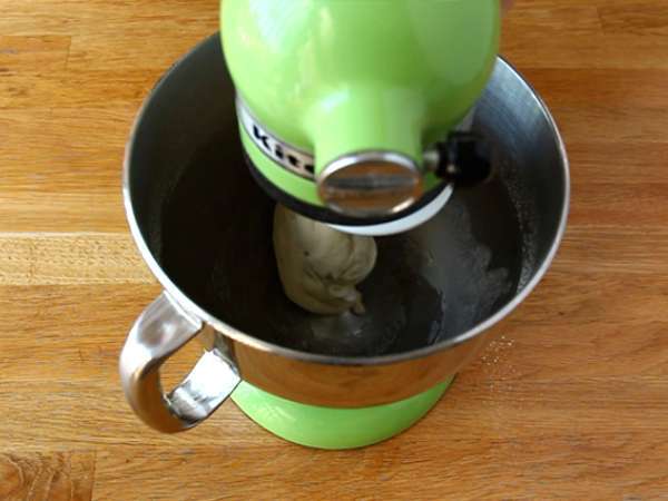 Beyaz peynir, limon ve maydanoz ile doldurulmuş Türk krepleri - Gözleme - Hazırlık adım 2