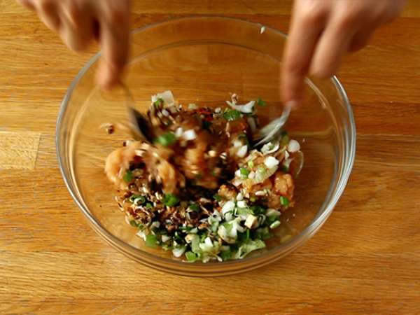 Tavuklu, havuçlu ve mantarlı Gyozas - Hazırlık adım 4