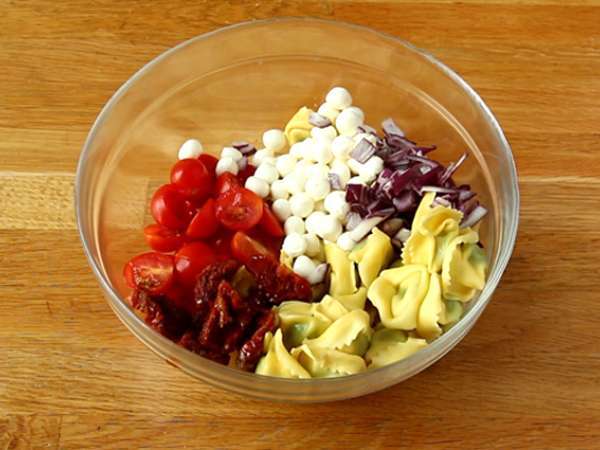 Tortellini ve pesto salatası - Hazırlık adım 2