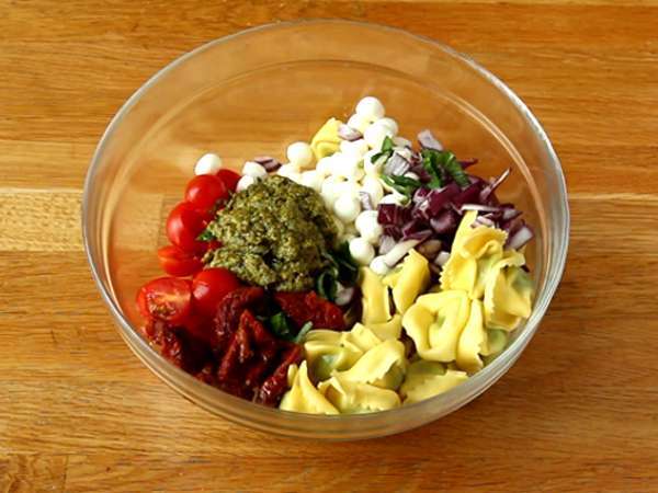 Tortellini ve pesto salatası - Hazırlık adım 3