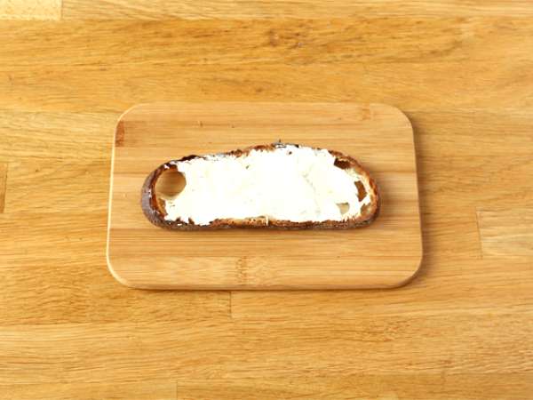 Taze peynir, pesto ve çeri domatesli sandviçler - Hazırlık adım 1