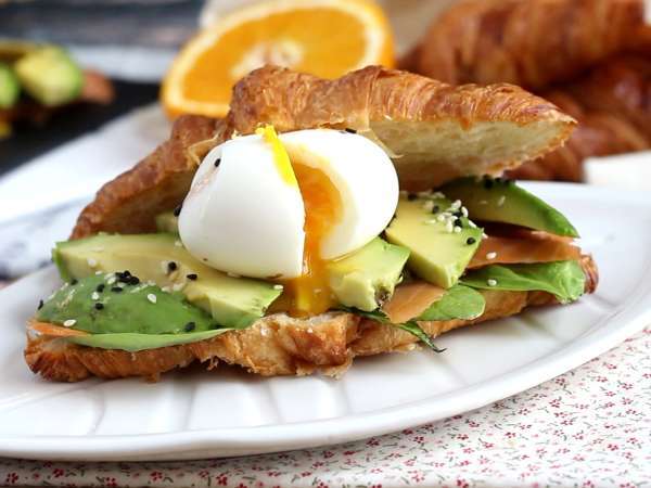 Kruvasanlı brunch sandviçi - Hazırlık adım 6