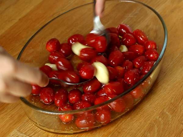 Tagliatelle beyaz peynirli çeri domates - fırında beyaz peynirli makarna - Hazırlık adım 2