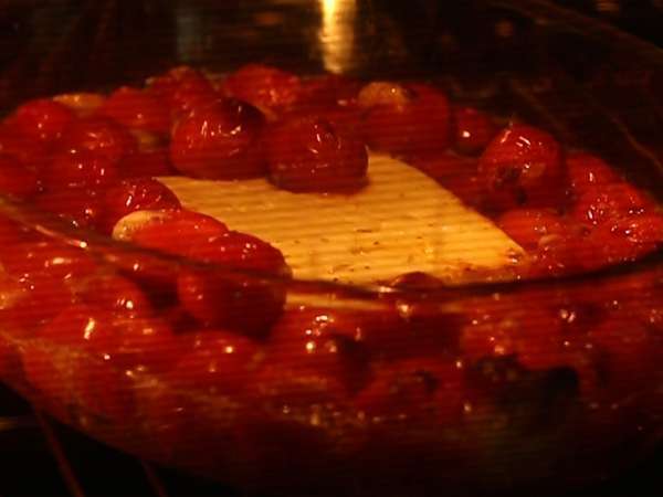 Tagliatelle beyaz peynirli çeri domates - fırında beyaz peynirli makarna - Hazırlık adım 4