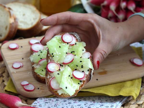Salatalık ve turplu krem peynirli sandviçler - Hazırlık adım 5