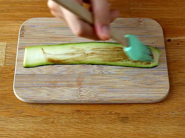 Kabak ve somon füme ruloları - Hazırlık adım 4