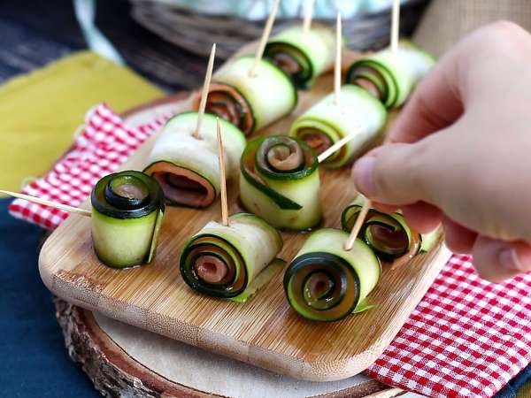 Kabak ve somon füme ruloları - Hazırlık adım 6