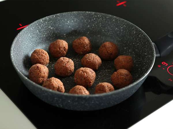 Domates soslu vejetaryen seitan köfte - Hazırlık adım 4