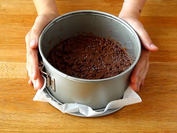 Fırında pişmeyen muhteşem Kinder Bueno cheesecake - Hazırlık adım 1