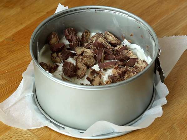 Fırında pişmeyen muhteşem Kinder Bueno cheesecake - Hazırlık adım 4