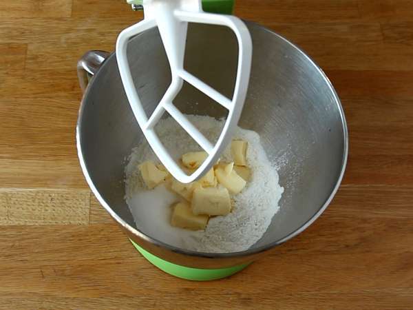 Rustik şeftalili ve biberiyeli tart - Hazırlık adım 1