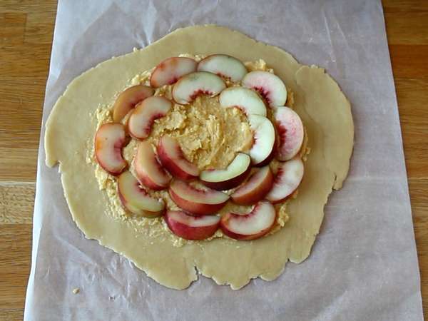 Rustik şeftalili ve biberiyeli tart - Hazırlık adım 5