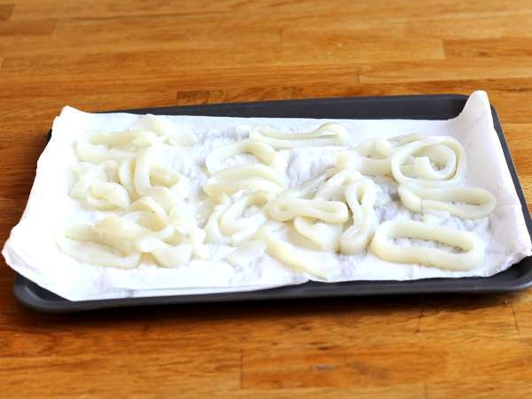 Calamares a la romana - hamurda pane edilmiş kalamar - Hazırlık adım 2