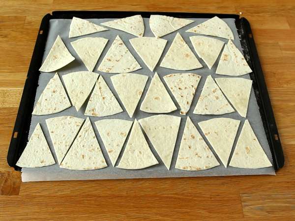 Pico de gallo ve ev yapımı tortilla cipsi - Hazırlık adım 3