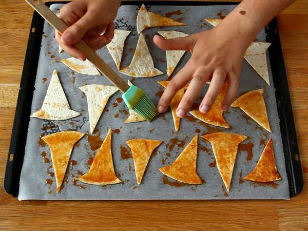 Cadı şapkaları - tortilla cipsleri - Hazırlık adım 2