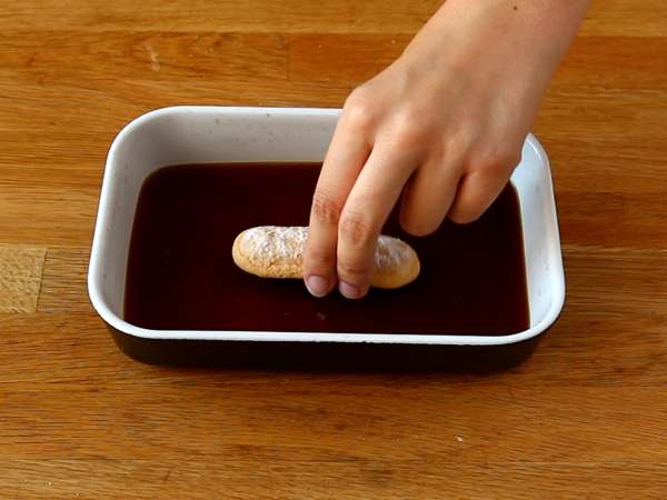 Yumurtasız lezzetli tiramisu tarzı charlotte - Hazırlık adım 1