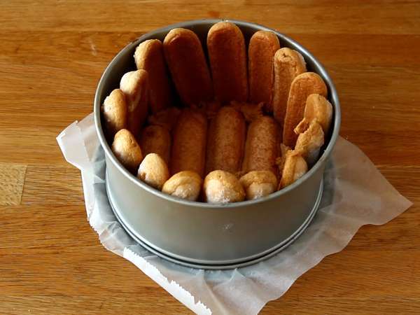 Yumurtasız lezzetli tiramisu tarzı charlotte - Hazırlık adım 2