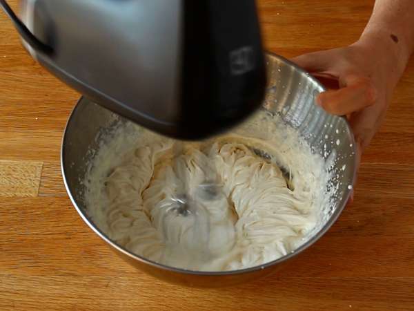 Yumurtasız lezzetli tiramisu tarzı charlotte - Hazırlık adım 3