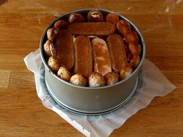 Yumurtasız lezzetli tiramisu tarzı charlotte - Hazırlık adım 6