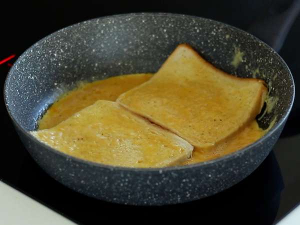 Omletli sandviç - Fransız tostlu omletli sandviç - Yumurtalı sandviç hack - Hazırlık adım 3