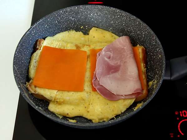 Omletli sandviç - Fransız tostlu omletli sandviç - Yumurtalı sandviç hack - Hazırlık adım 4