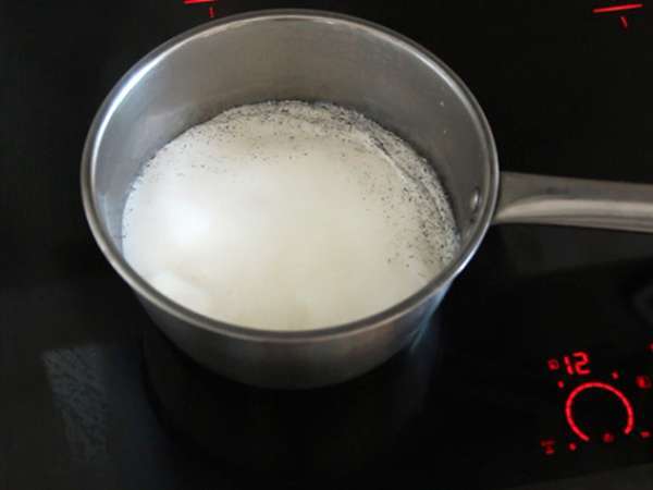 Vanilyalı pasta kreması ile milföy hamuru kıvrımları - Hazırlık adım 2