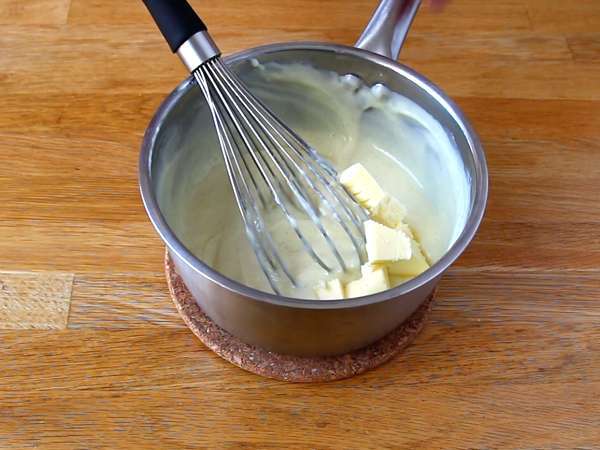 Vanilyalı pasta kreması ile milföy hamuru kıvrımları - Hazırlık adım 4