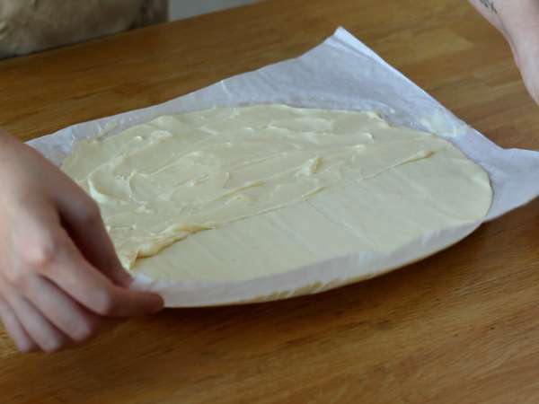 Vanilyalı pasta kreması ile milföy hamuru kıvrımları - Hazırlık adım 5