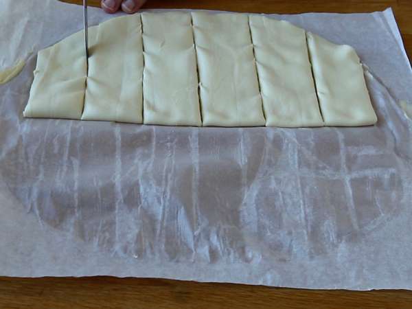 Vanilyalı pasta kreması ile milföy hamuru kıvrımları - Hazırlık adım 6