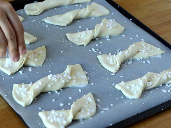 Vanilyalı pasta kreması ile milföy hamuru kıvrımları - Hazırlık adım 7