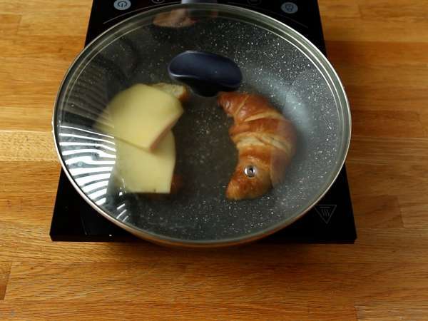 Lezzetli bir brunch için Raclette kruvasan sandviç! - Hazırlık adım 4