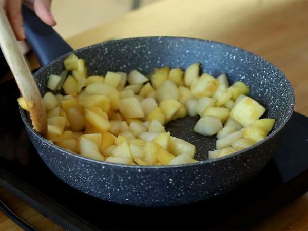 Ekstra gevrek ve eriyen elma-armut crumble - Hazırlık adım 1