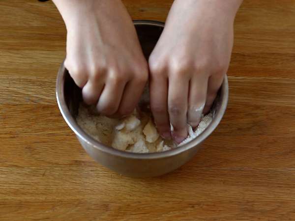 Süper kolay elmalı crumble - Hazırlık adım 1