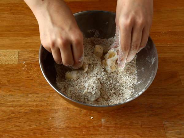 Lezzetli, çıtır çıtır ahududulu crumble kek - Hazırlık adım 2