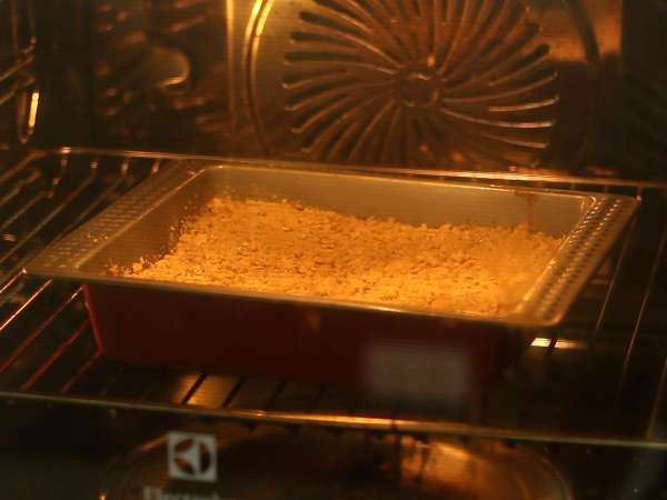 Lezzetli, çıtır çıtır ahududulu crumble kek - Hazırlık adım 5