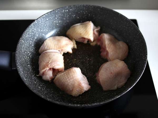 Kremalı ıspanak ve mantar soslu tavuk - Hazırlık adım 1