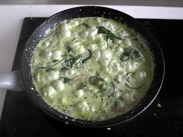 Kremalı ıspanak ve mantar soslu tavuk - Hazırlık adım 2