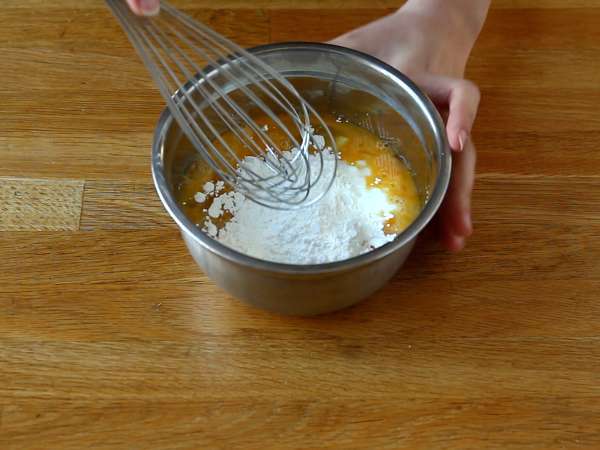 Sadece 3 malzeme ile ekstra hızlı ve kolay kek! - Hazırlık adım 1