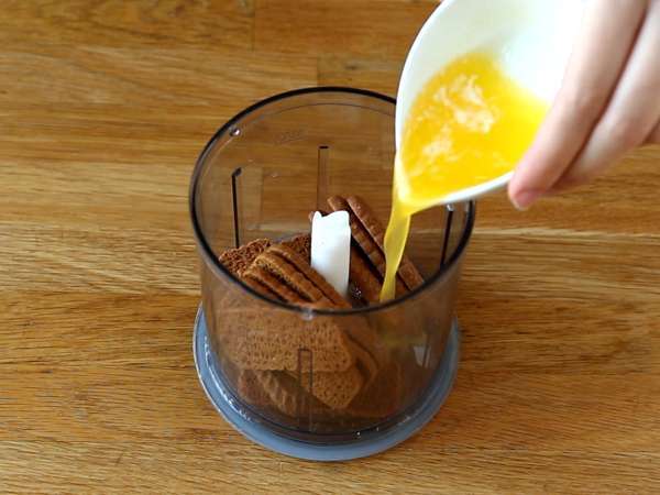 Speculoos bisküvili fırında pişmeyen cheesecake - Hazırlık adım 1