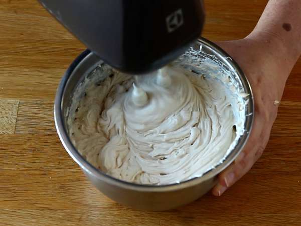 Speculoos bisküvili fırında pişmeyen cheesecake - Hazırlık adım 3