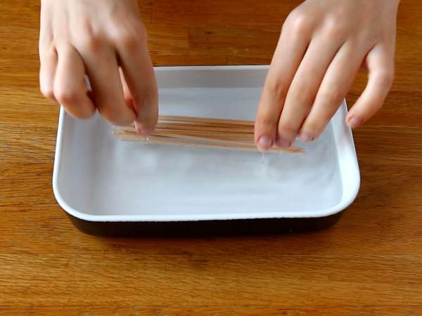 Ahududu ve çikolatalı turta pops ile ekstra çıtır milföy kalpleri - Hazırlık adım 1