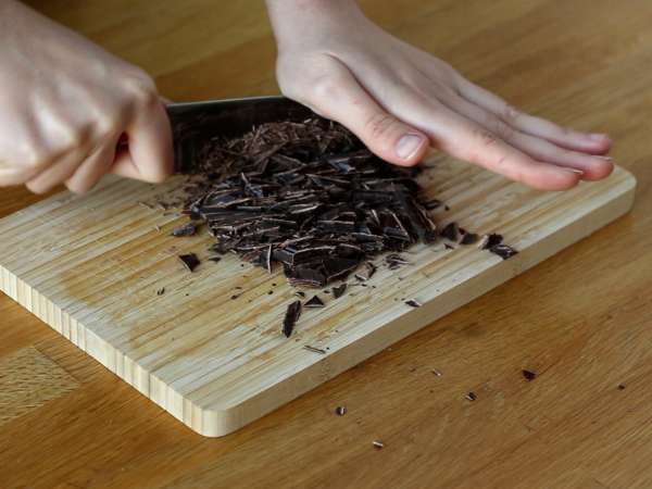 Ahududu ve çikolatalı turta pops ile ekstra çıtır milföy kalpleri - Hazırlık adım 3