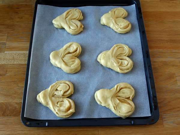 Sevgililer Günü için ekstra yumuşak kalpli çörekler - Hazırlık adım 10